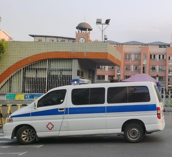 天柱救护车出租护送骨折病人一公里多少钱